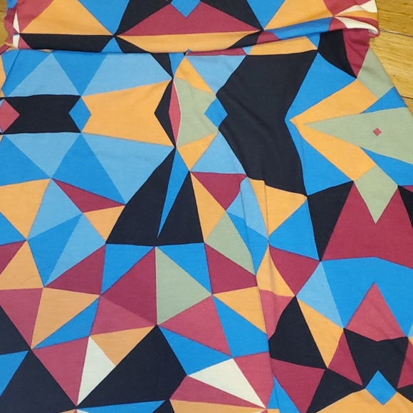 Lularoe triangle muti color skirt size small - Picture 2 of 3